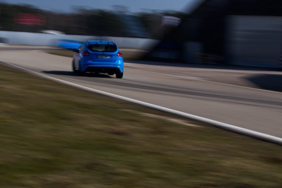 Ford Focus RS Drift Rennstrecke Baden Baden LuK Driving Center Anbremsen Heckspoiler