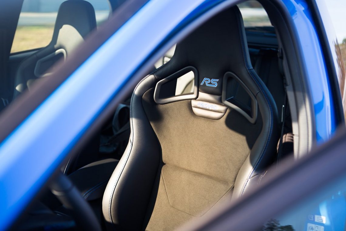 Ford Focus RS Recaro Schalensitze Alcantara blau Innenraum