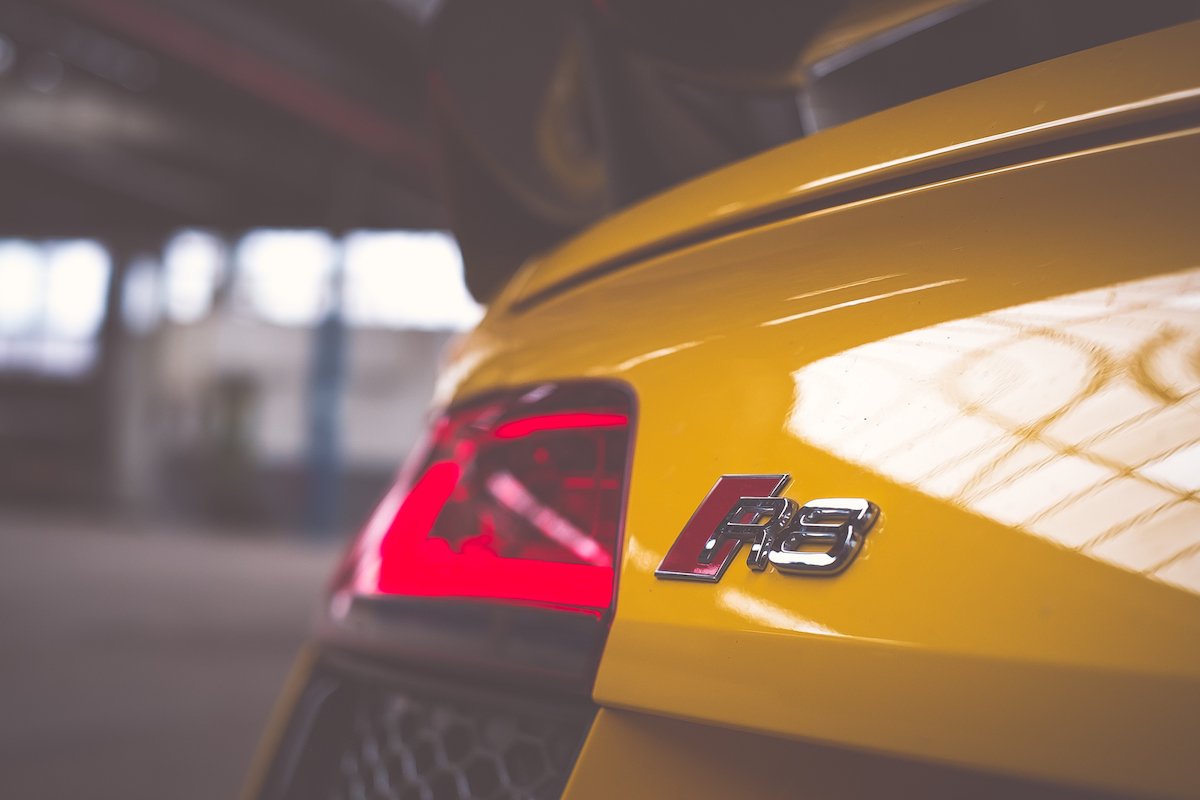 Audi R8 Emblem Vegasgelb Bremsleuchte Spoiler Carbon