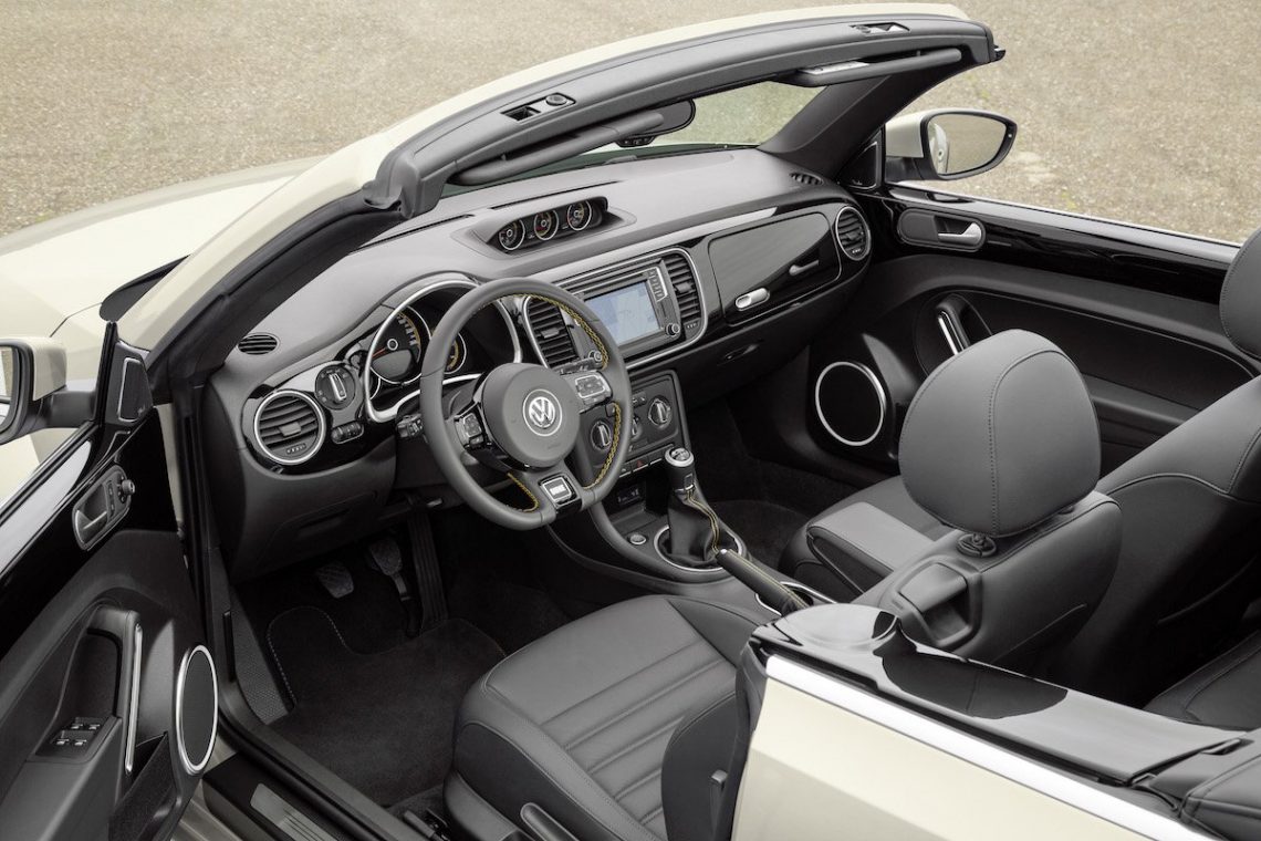 VW Beetle Dune Cabriolet Interieur Cockpit Interior Innenraum Leder Candy