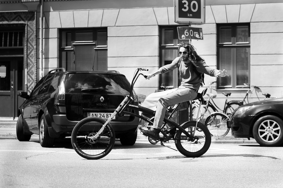 Cruiser Bike Hipster Norrebro Cafe Straße BW Black White schwarz weiß lange haare stil cool grüßen