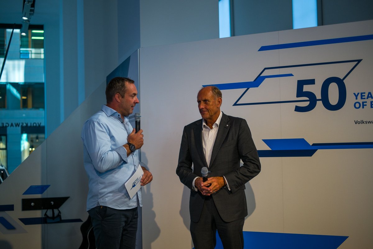 Hans-Joachim Strietzel Stuck Volkswagen Motorsport Drive Volkswagen Group Forum Berlin 50 Jahre Motorsport Interview Anzug Rennfahrer