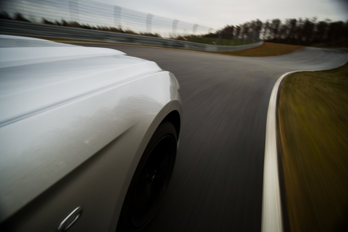Ford Mustang GT 5.0 421 PS Bilster Berg Rennstrecke Racetrack Silber V8 Kotflügel Hood Motorhaube Onboard Dynamik Racing Geschwindigkeit