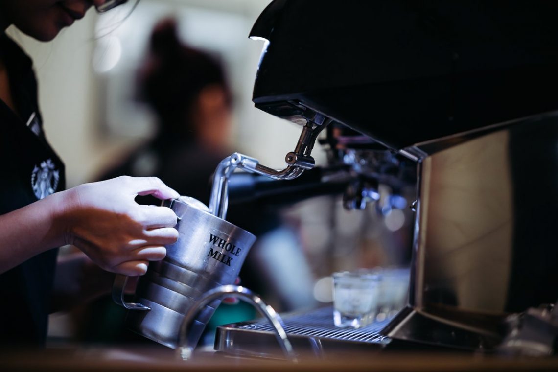 Barista Whole Milk Espresso Glas Hand Milch aufschäumen Kaffeemaschine Starbucks