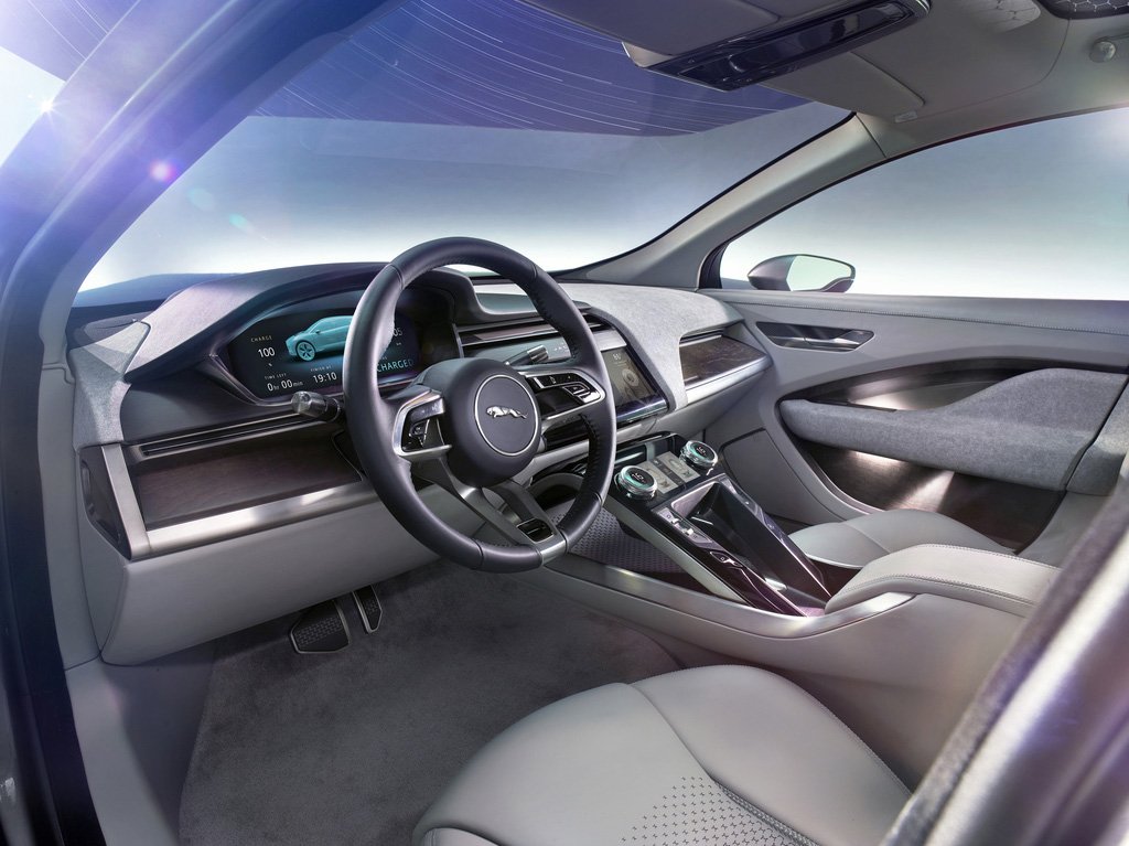Jaguar I-PACE Concept Innenraum Interieur LA Autoshow Lenkrad Holzdekor Aluminium Cockpit Touchscreen EV