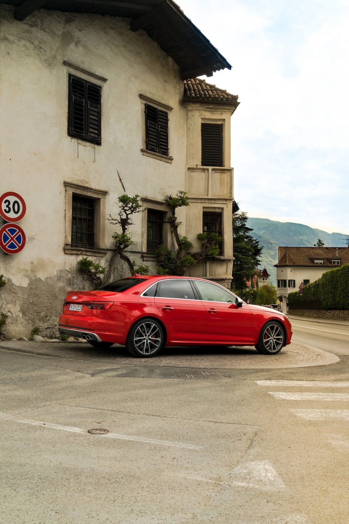 Alpiana Resort Wellness Hotel Lana Merna Südtirol Audi S4 Limousine Misanorot Italien Stadt