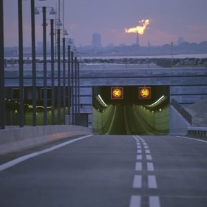 Øresund oresund tunnel einfahrt schweden dänemark verbindung sonnenuntergang asphalt