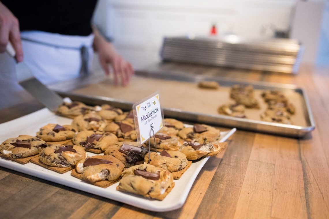 Hell Robin Macklesmore Mackles'more Kekse Cookies Backofen Backen Blech Arbeitsplatte Schürze