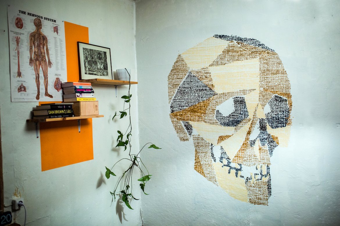 SprayPrinter Resultat Artwork Jukka Hakanen Totenkopf Wand Wohnung Kreativ Design