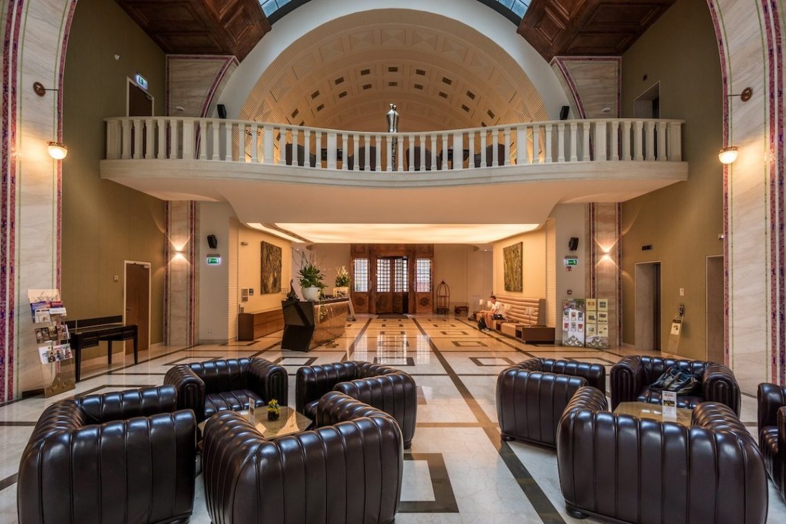 Continental Hotel Budapest Lobby Eingangsbereich Decken