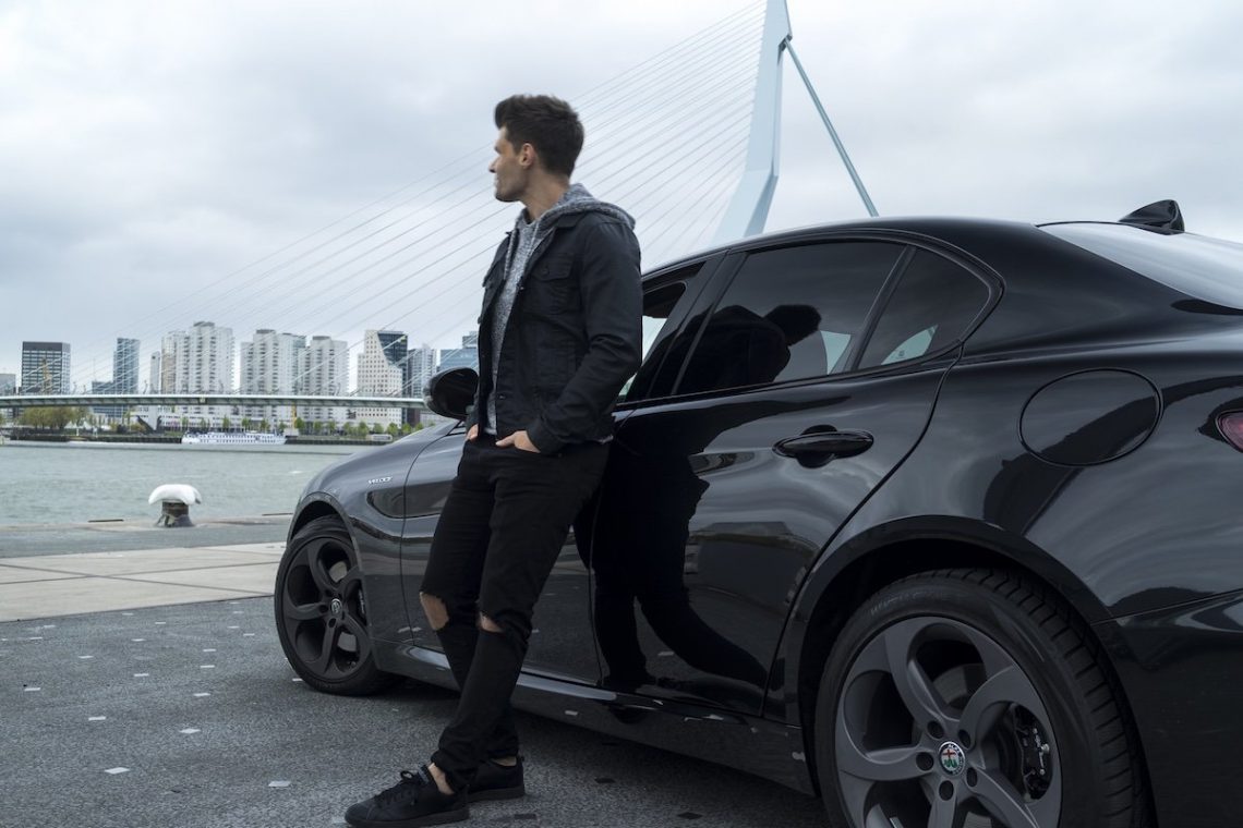 Alfa Romeo Giulia Veloce Schwarz Stefan Rotterdam Erasmusbrücke Felgen Sportwagen