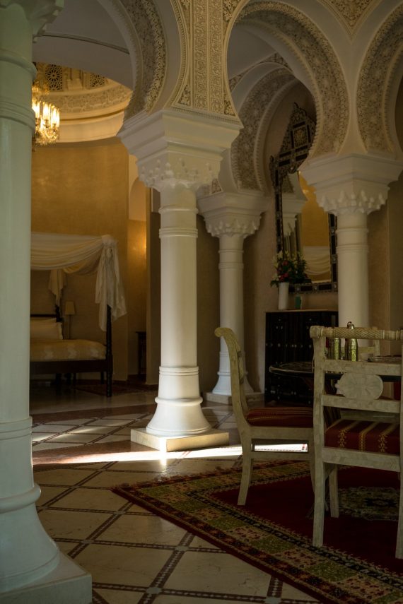 Es Saadi Palace Garden Resorts 1001 Nights Villa Säulen Bed Stühle Tisch Leonardo Di Caprio Marrakesch