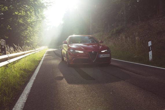 Alfa Romeo Giulia Quadrifoglio rot Scheinwerfer