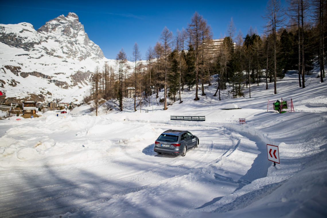 Audi A4 mit Bridgestone Blizzak LM005 Winterreifen in italienischen Alpen